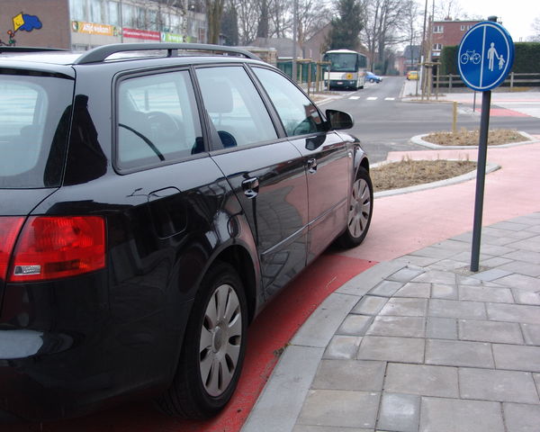 1 op de 5 Belgen parkeert zich soms op het fietspad